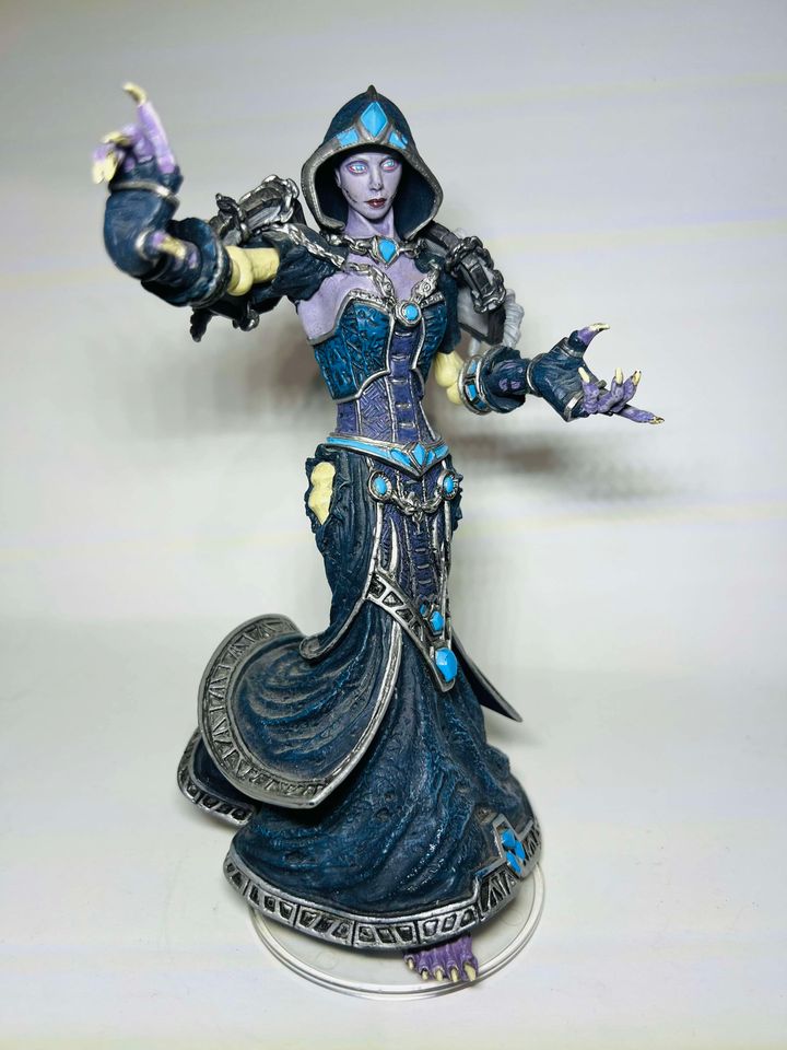 FIGURINE DC Unlimited World of Warcraft Series 8: Forsaken Priestess: Confessor Dhalia Action Figure - jeux video game-x