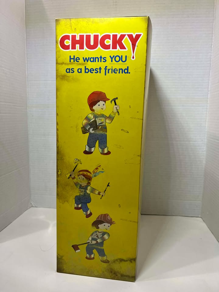 Figurine Mezco 15" Child's Play Chucky Doll with Stapled Scarred Face Knife