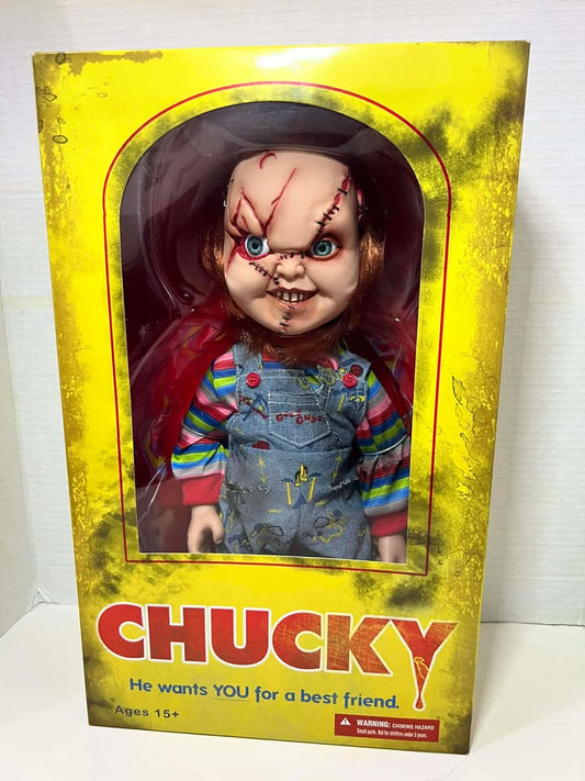 Figurine Mezco 15" Child's Play Chucky Doll with Stapled Scarred Face Knife