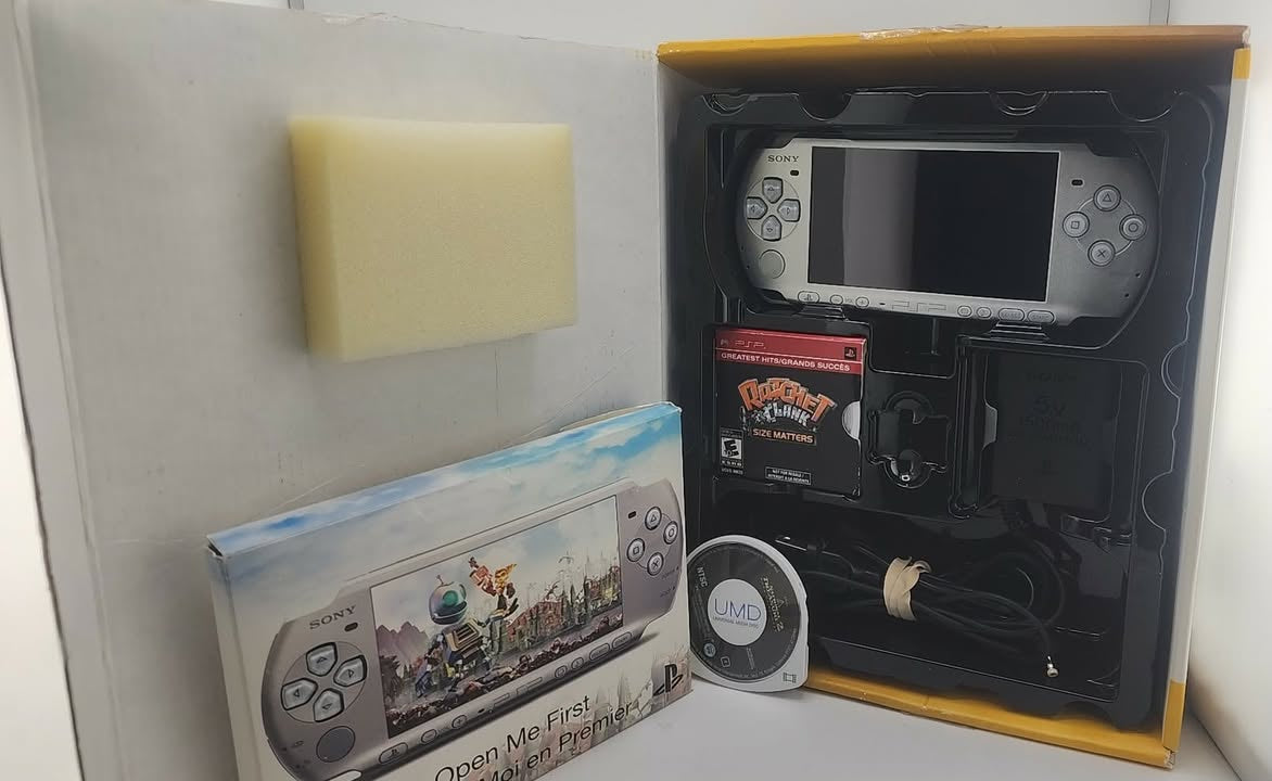Console PSP 3001 Limited Edition Ratchet & Clank Version Mystic Silver Playstation Portable PSP