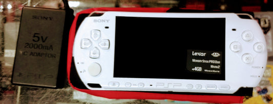 CONSOLE PLAYSTATION PORTABLE PSP 3001 LIMITED EDITION ASSASSIN'S CREED BLOODLINES WHITE SYSTEM - jeux video game-x