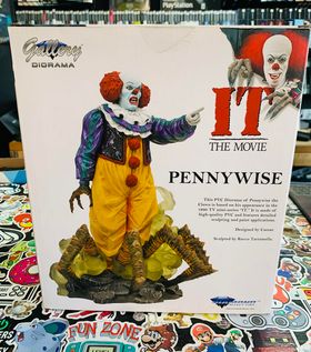 IT (1990) - PENNYWISE PVC STATUE GALLERY DIORAMA - DIAMOND SELECT TOYS - jeux video game-x