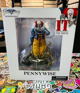 IT (1990) - PENNYWISE PVC STATUE GALLERY DIORAMA - DIAMOND SELECT TOYS - jeux video game-x